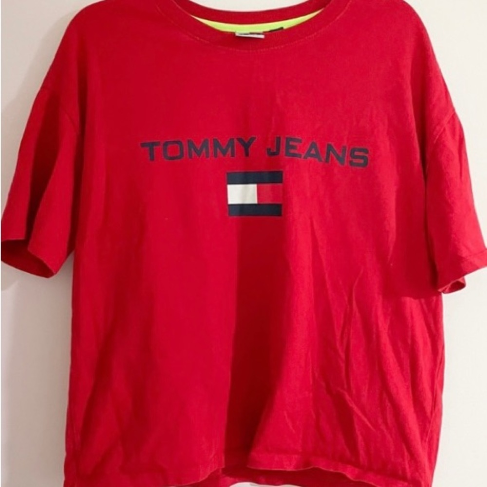 MUST GO ‼️ Like new Tommy jeans tshirt. Read Description 👇